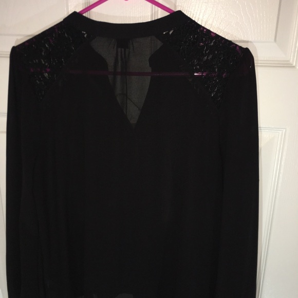 Blouse - Picture 2 of 3